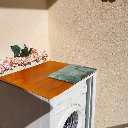 Apartment Flat Over The Sea 1min To The Beach